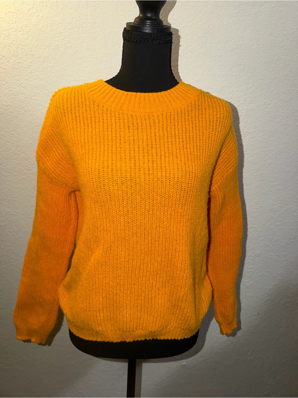No Boundaries Women's Scoop Crewneck Sweater - Orange